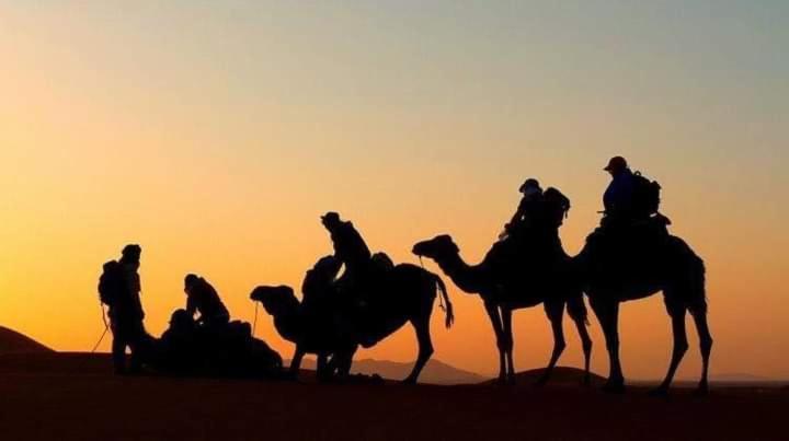 Pueblo Touareg - Private Tents Merzouga Esterno foto